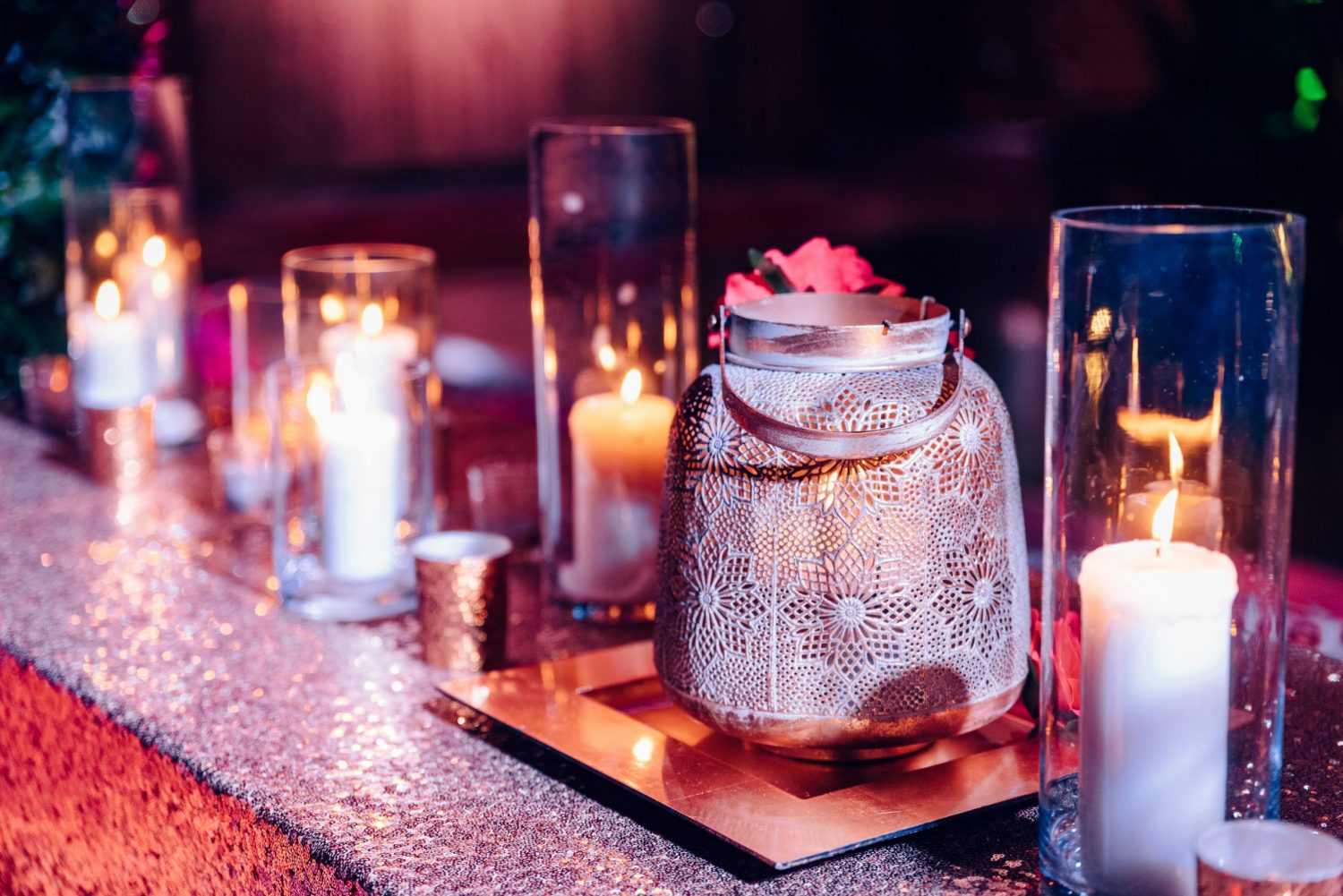 arabian nights themed table decor, vases, lanterns, candles