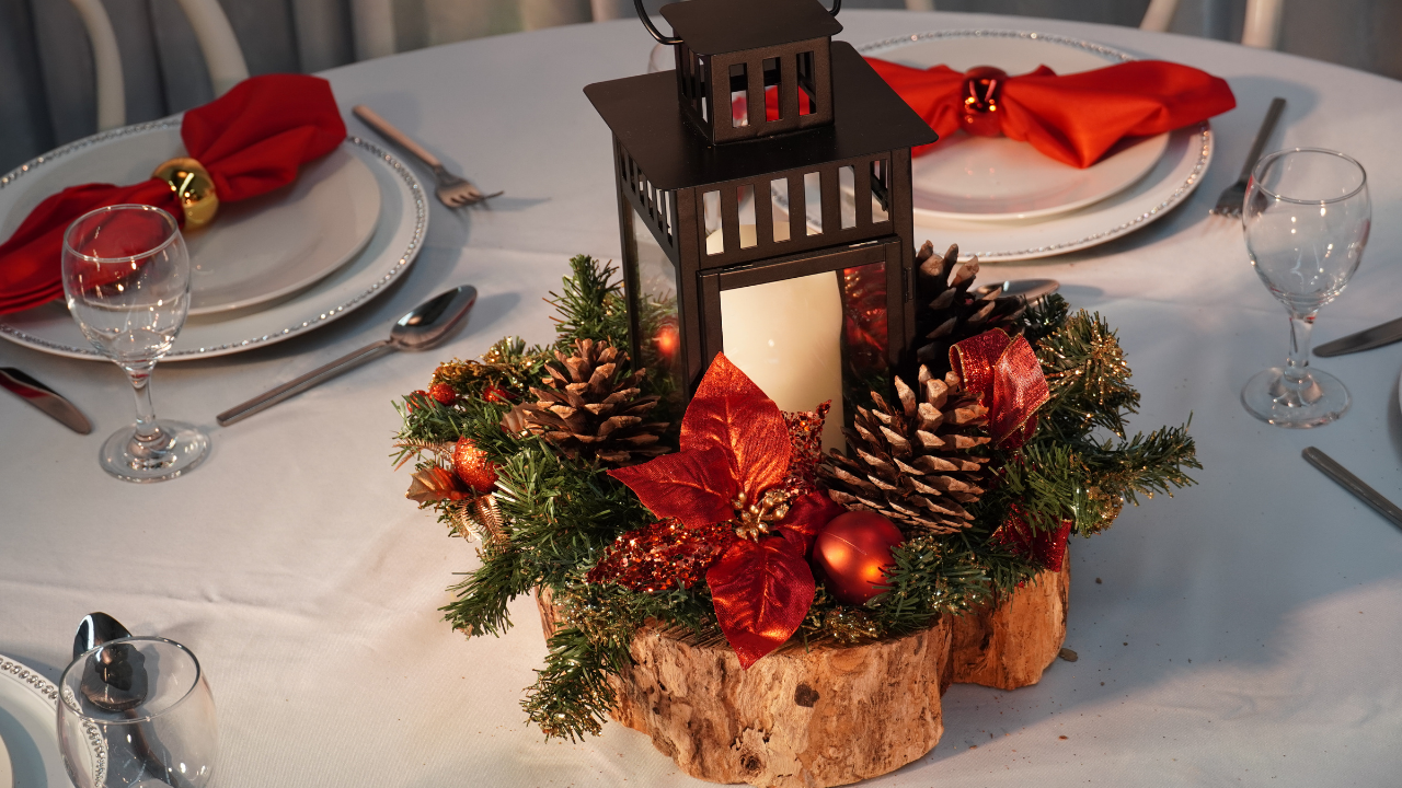 Christmas Centrepiece - Lantern with red wreath and pinecones